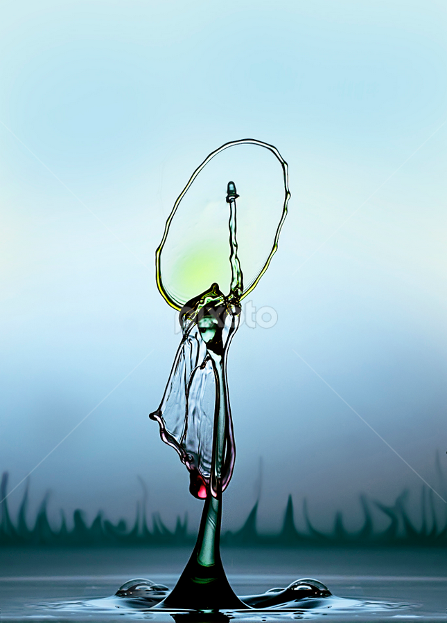 - Liberty ? - by Robert  Fly - Abstract Water Drops & Splashes