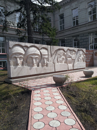 Памятник студентам и сотрудникам ТПИ