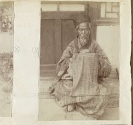 Portret van een Chinese man, lezend, mogelijk een priester