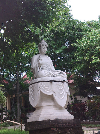 Buddha Di Teratai