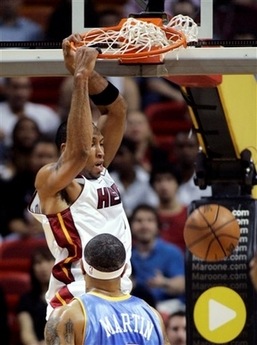 [shawn-marion-of-miami-heat-dunks-on-denver-nuggets[6].jpg]