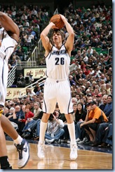 Korver is shooting the lights out