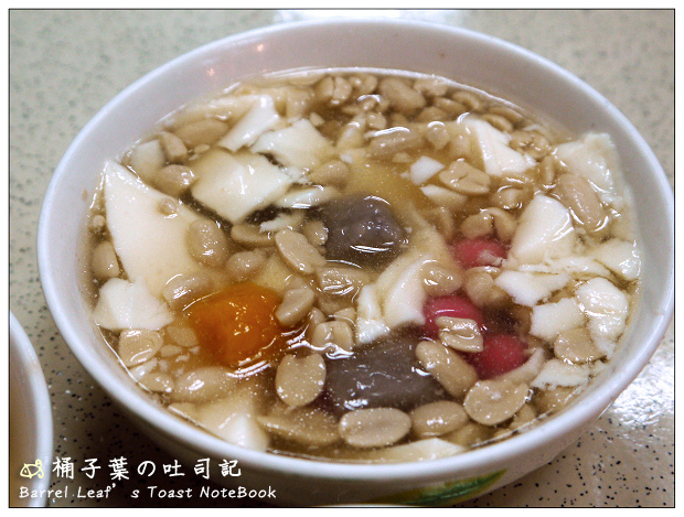 紅心冰飲中心．豆花 -- 有歷史的老店~但...