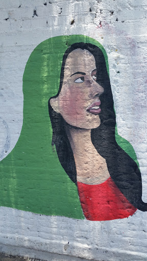 Mural Mujer Manto Verde