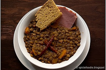 Spicy lentils with cornbread