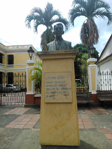 Busto Leonardo Tascón 