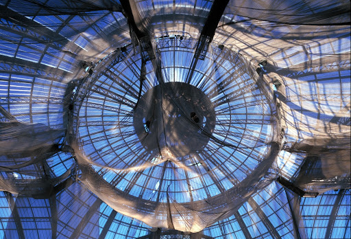 Safety nets installed for the restoration of the Grand Palais glass roof from 2001 to 2007.