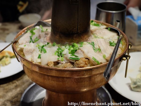 【真好麥餐館】酸菜白肉鍋真的好美味...