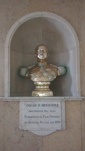 Oscar R. Benavides