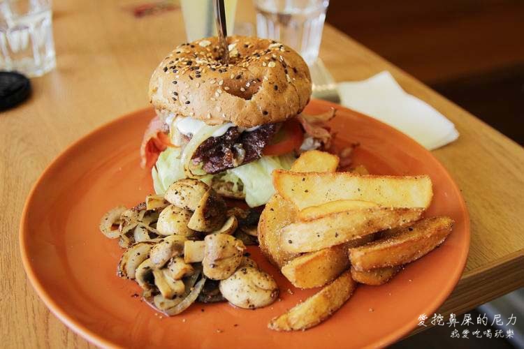 高雄鼓山。柏明漢美式咖啡館burger urge之美式餐點
