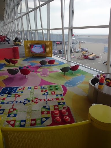 Hong Kong Airport T 1-G60 Playground