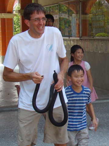 [Joe with Water Tube[5].jpg]