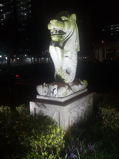 Twin Merlion Statues - Right