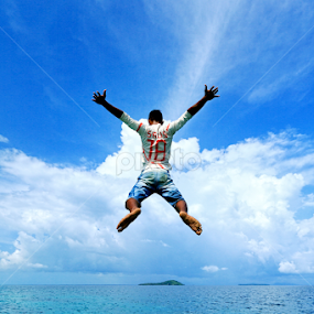 Freedom by Sunny Wong - People Street & Candids