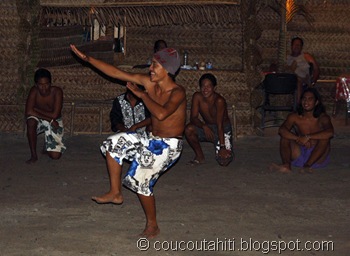 Haka Pahaka (danse de l'oiseau des hommes)