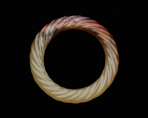 Pendant in the form of a braided ring