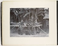 Groepsportret van Batakse vrouwen met werktuigen voor het rijst stampen, Sumatra (Battakfrauen, Reis stampfend)