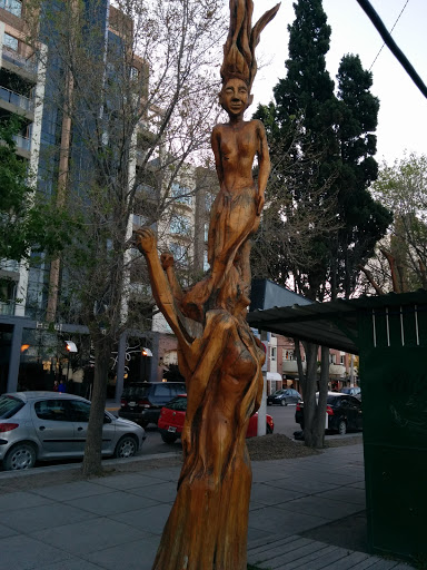 Escultura En Madera Victoria