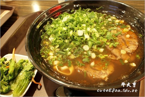 連孫芸芸也愛的爆蔥牛肉麵．牛大亨