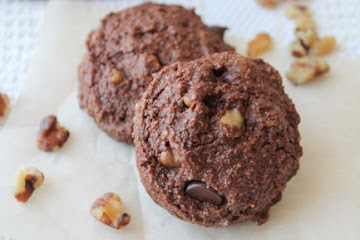 Creamy Chocolate Walnut Cookies