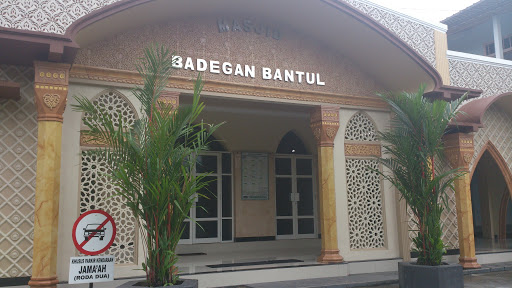 Masjid Al-Muqorrobin Badegan Bantul
