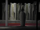 Brunnen und Vase