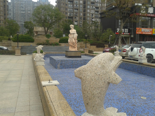 海豚女孩喷泉