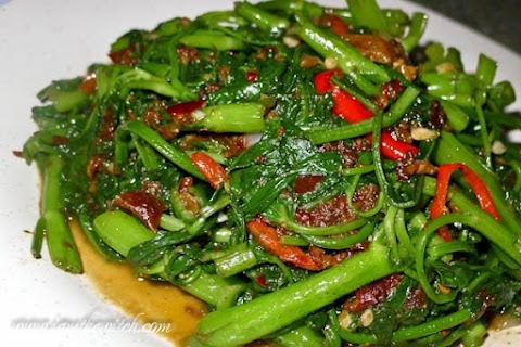 kangkung goreng belacan ala thai