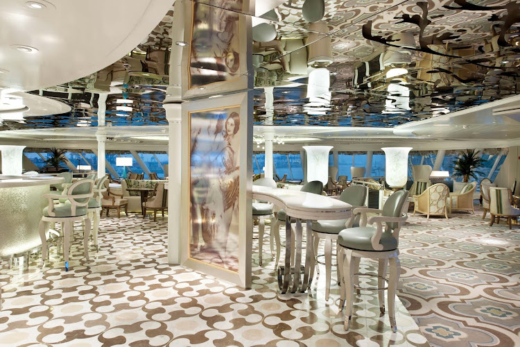 Visit the Palm Court on Crystal Symphony for bright conversation and well-crafted drinks.