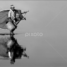 by Irwan Karim - Black & White Street & Candid