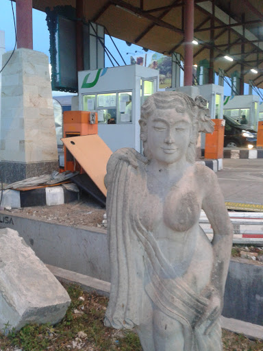 Tollgate Airport Statue
