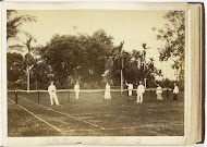 Paul, Lucie en David Sandel en Albert Glaser bij een tennispartij, Tandjong Poera, Langkat, Sumatra