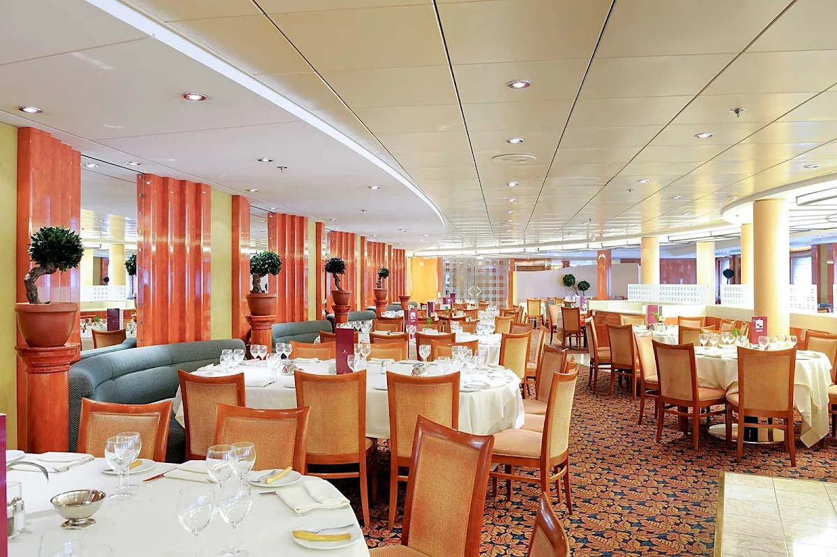 MSC-Sinfonia-Il-Galeone - The larger of MSC Sinfonia's main restaurants, Il Galeone is a stylish eatery on the Beethoven Deck. 