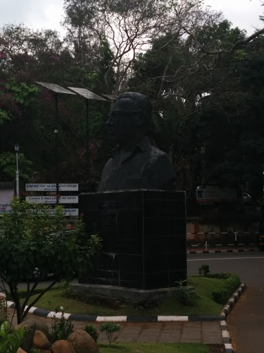 Vayalar Statue