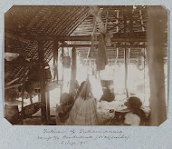 Interieur van een woning aan de Donders Kreek, Suriname