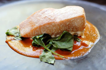 roasted red pepper salmon with spinach