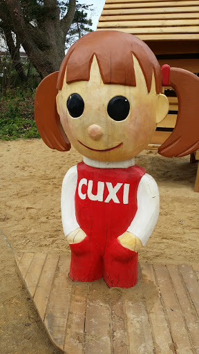 Cuxi Am Spielplatz
