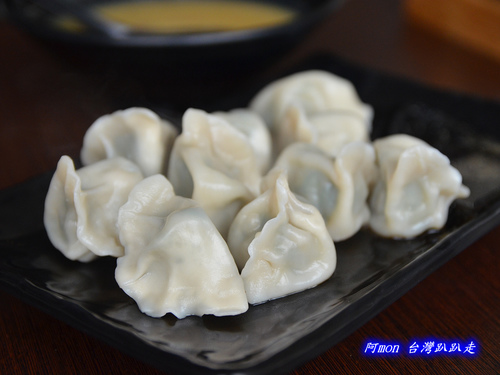 餃老闆~會噴汁的東北鍋烙和銅板價便宜小菜