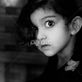 Eyes of curiosity  by Shobhit Tiwari - Babies & Children Child Portraits