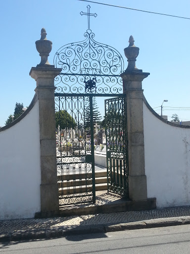 Cemitério De Esmoriz