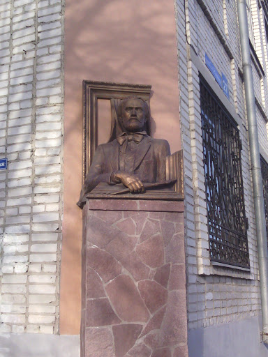 Памятник Бронникову