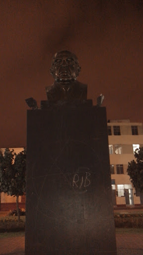 Monumento Luis Alberto Sanchez