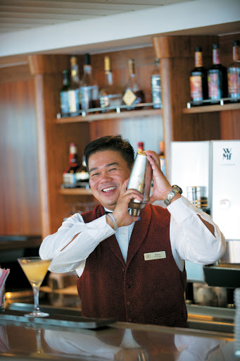 bartender_Paul_Gauguin - Experience the genuine warmth of Paul Gauguin staff members dedicated to providing exceptional service during your stay.