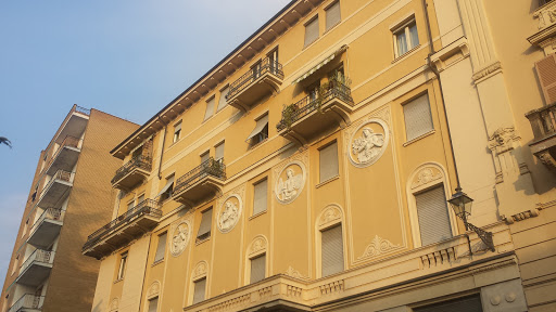Palazzo Con Medaglioni