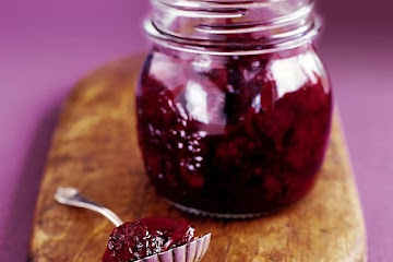 Spicy blackberry chutney