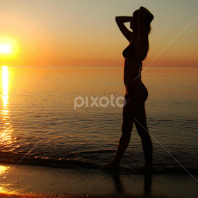 Good morning, sunshine ! by Ancuta Grigoras - Landscapes Beaches