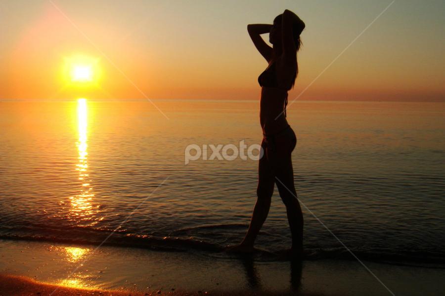 Good morning, sunshine ! by Ancuta Grigoras - Landscapes Beaches