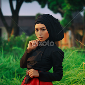 Indah hijab style by Isnaini Ma'ruf - People Professional People