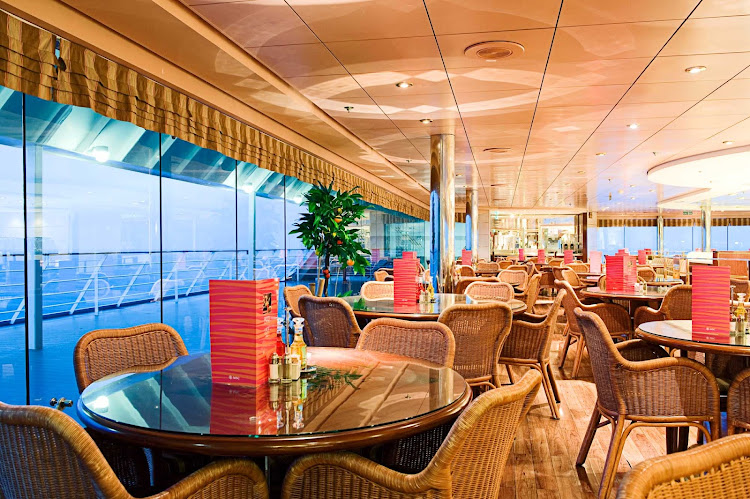 MSC Lirica's Le Bistrot Cafeteria offers easy dining for passengers, whether for a buffet breakfast or light lunch.