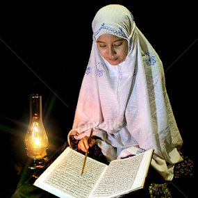 Mengaji by Irvan Blue-Ray - People Portraits of Women